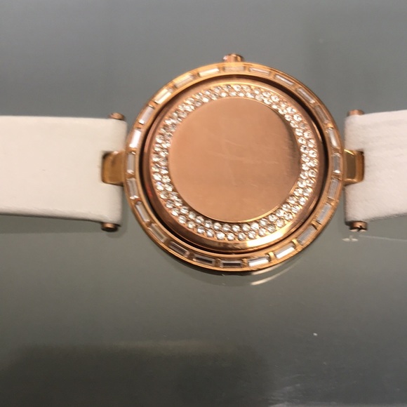 White BCBGMAXAZRIA watch - Picture 5 of 9